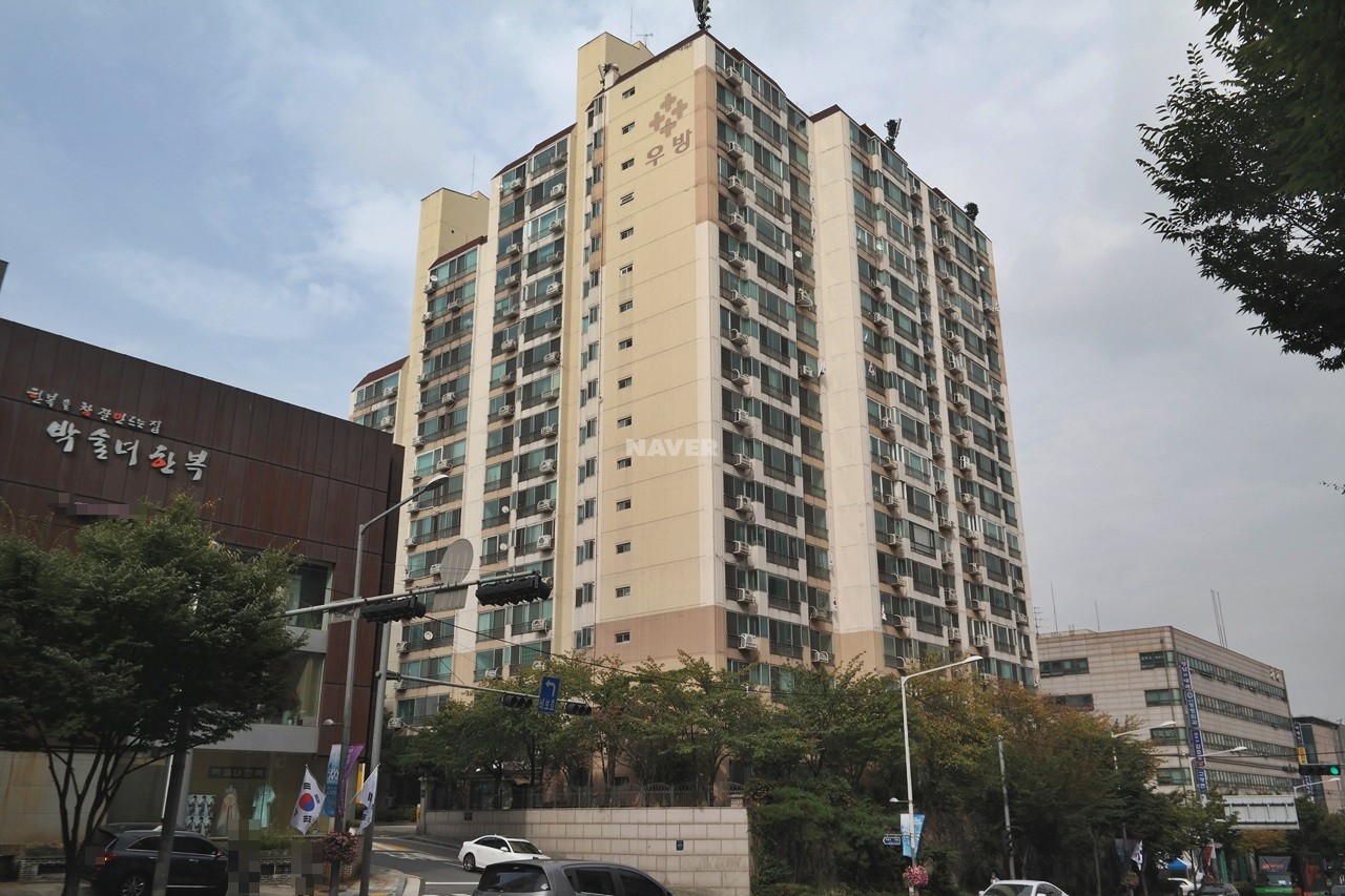 Building entrance with signage