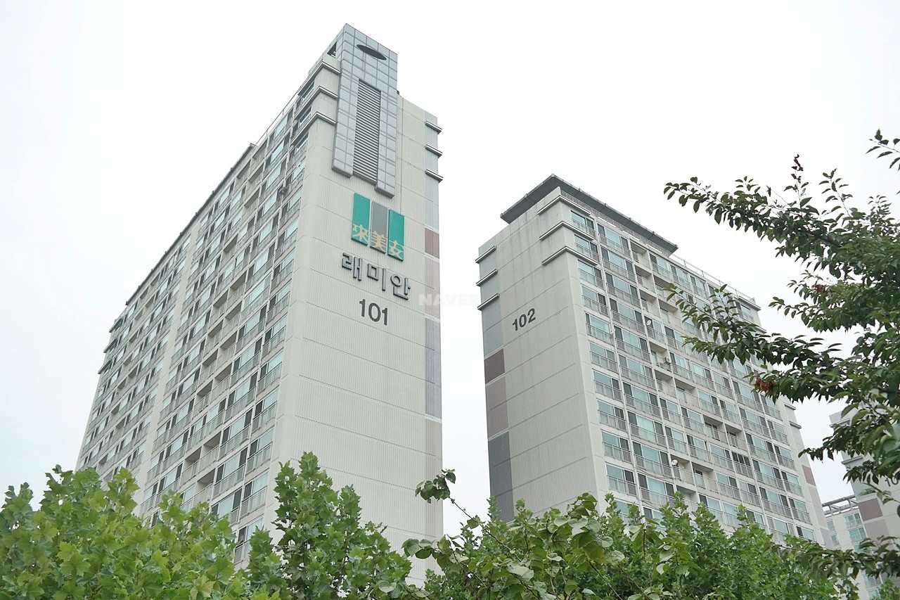 Building entrance with signage