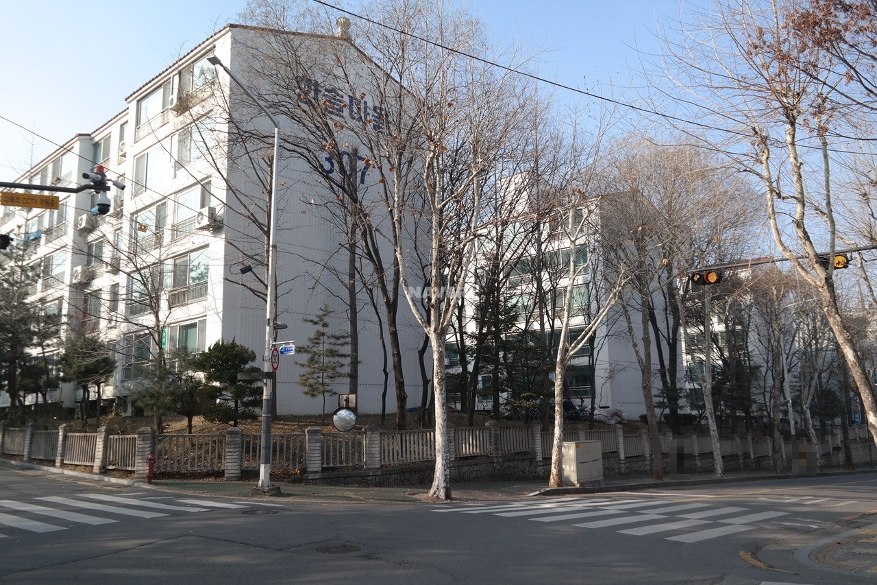 Building entrance with signage