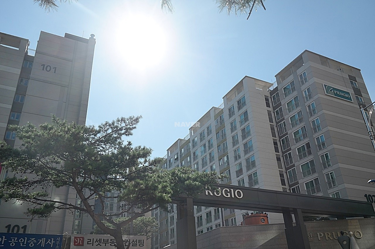 Building entrance with signage