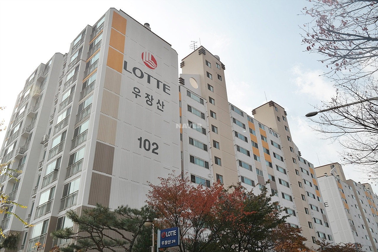 Building entrance with signage