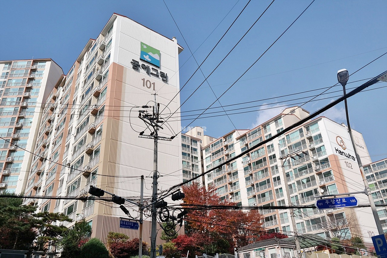 Building entrance with signage