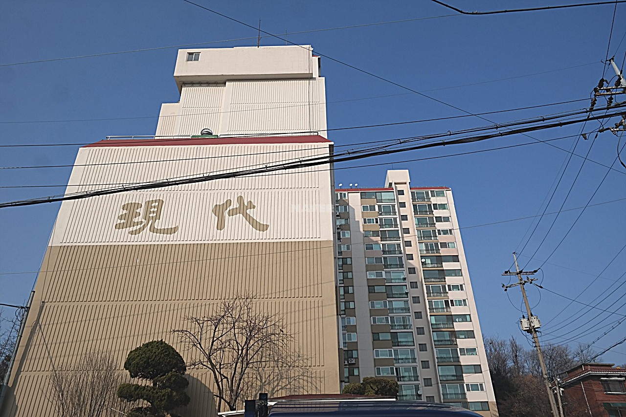 Building entrance with signage