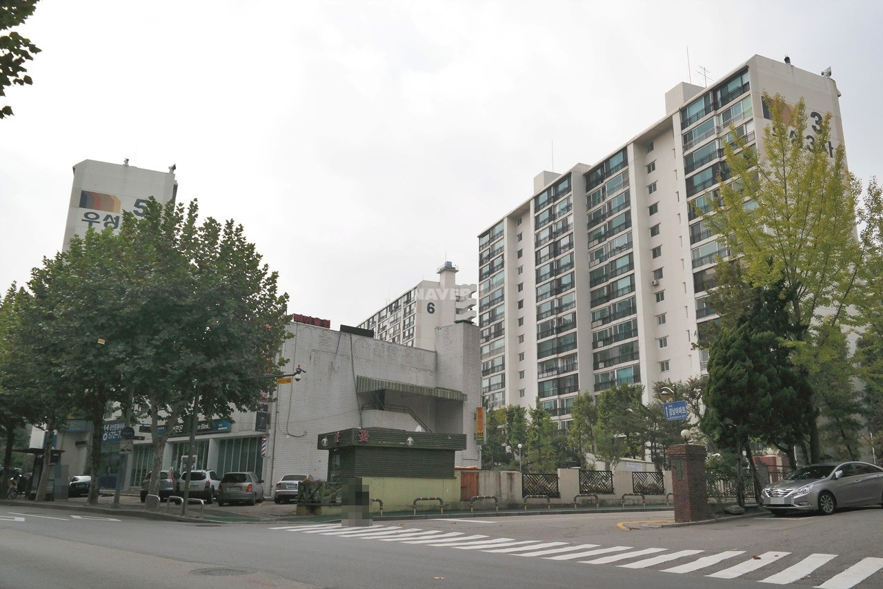 Building entrance with signage
