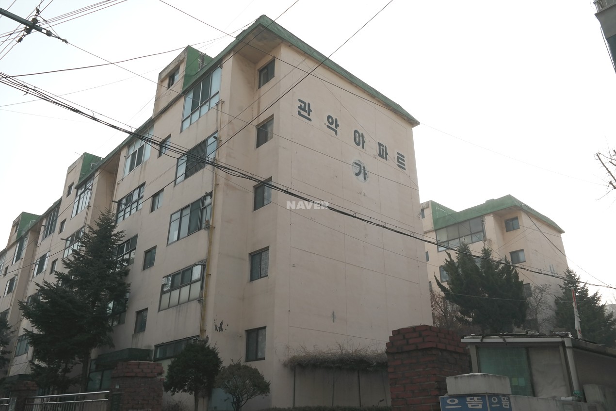 Building entrance with signage