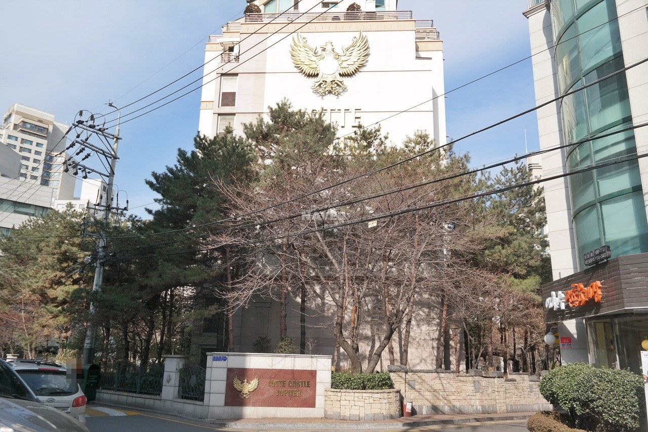 Building entrance with signage