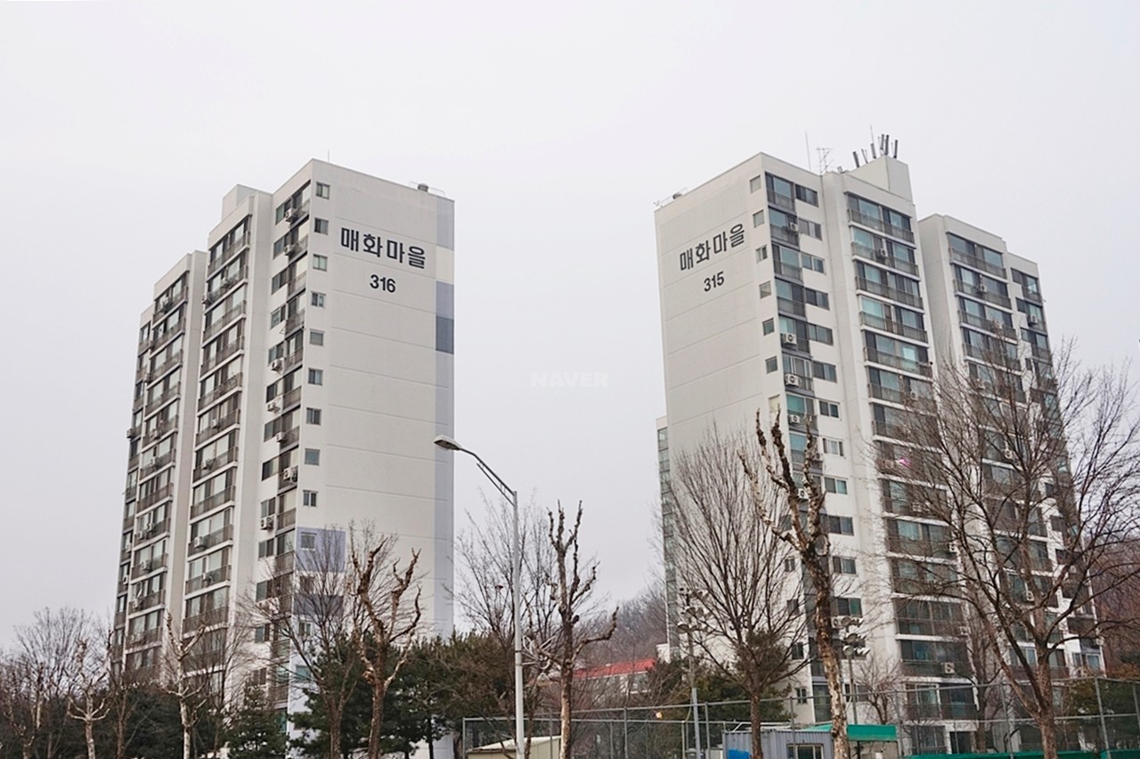 Building entrance with signage