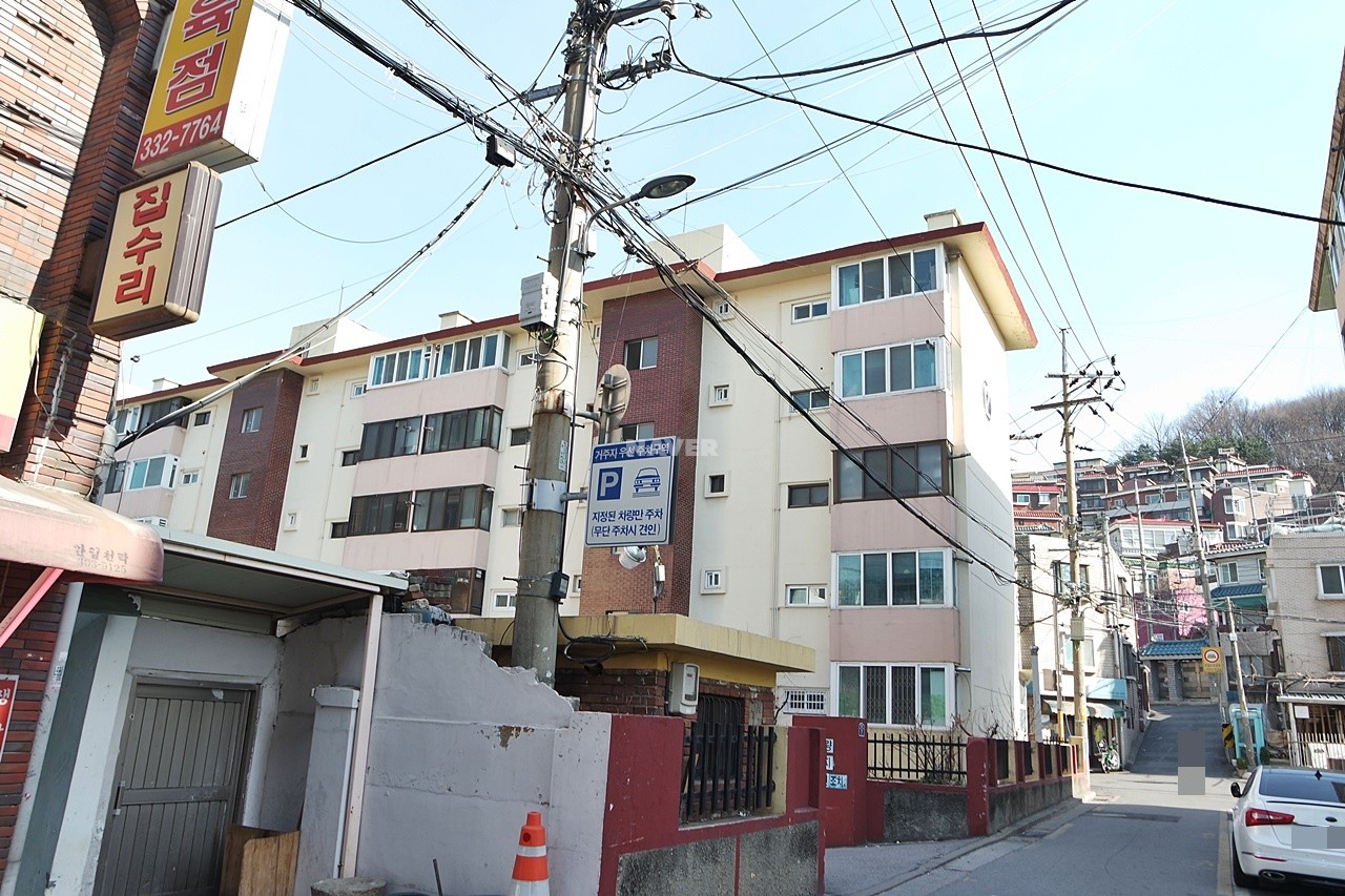 Building entrance with signage