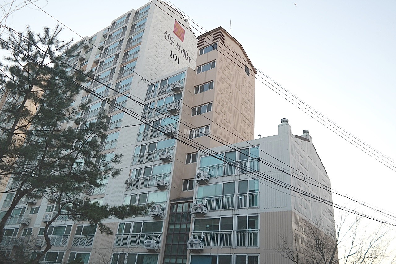 Building entrance with signage