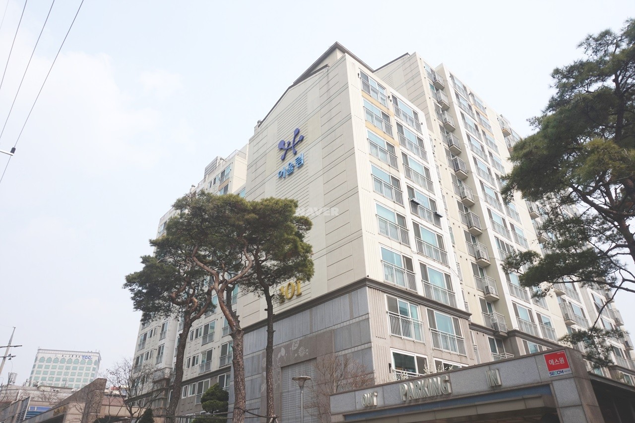 Building entrance with signage