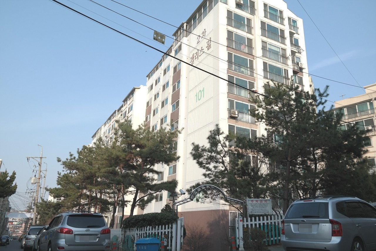 Building entrance with signage