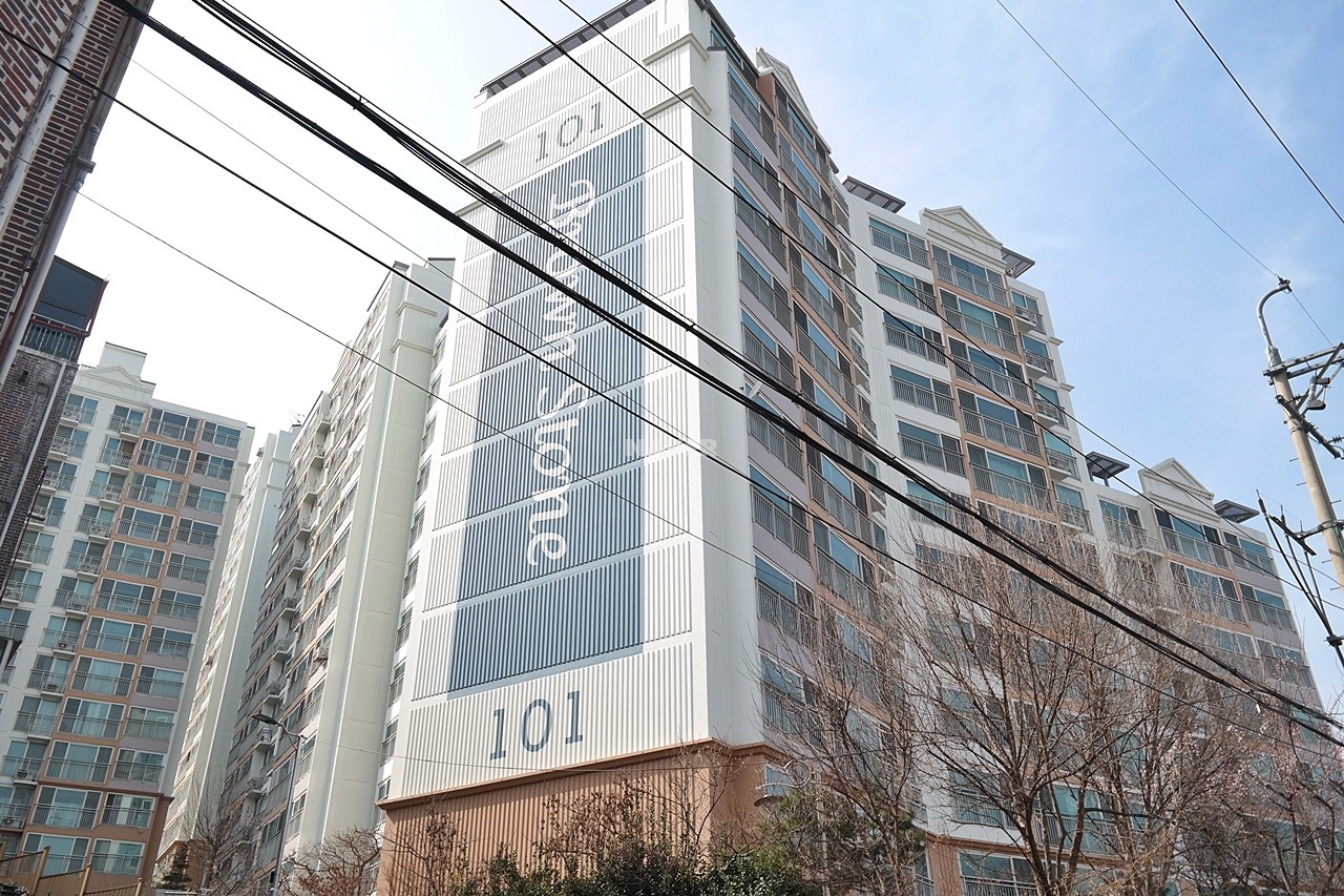 Building entrance with signage
