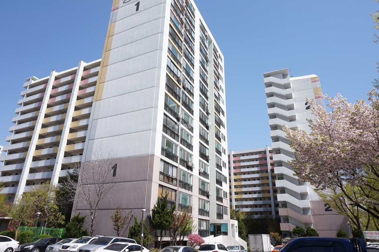 Building entrance with signage