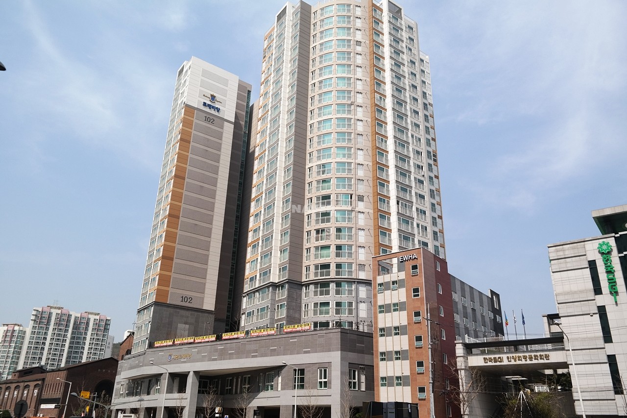 Building entrance with signage