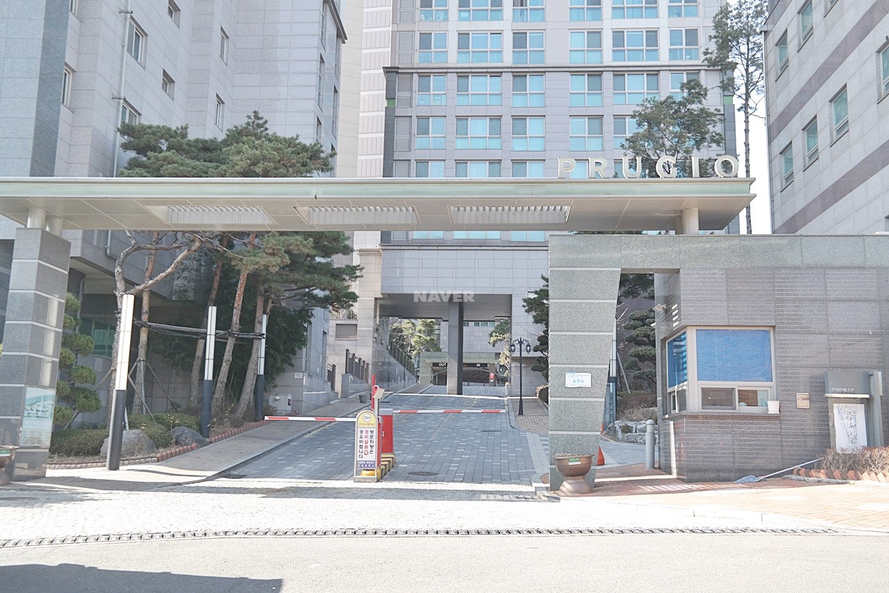 Building entrance with signage