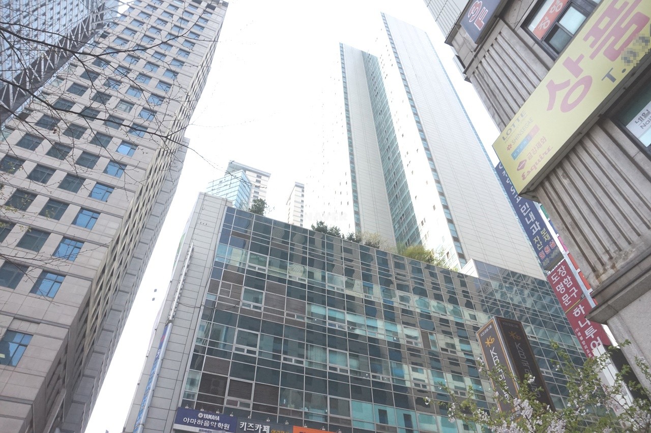 Building entrance with signage