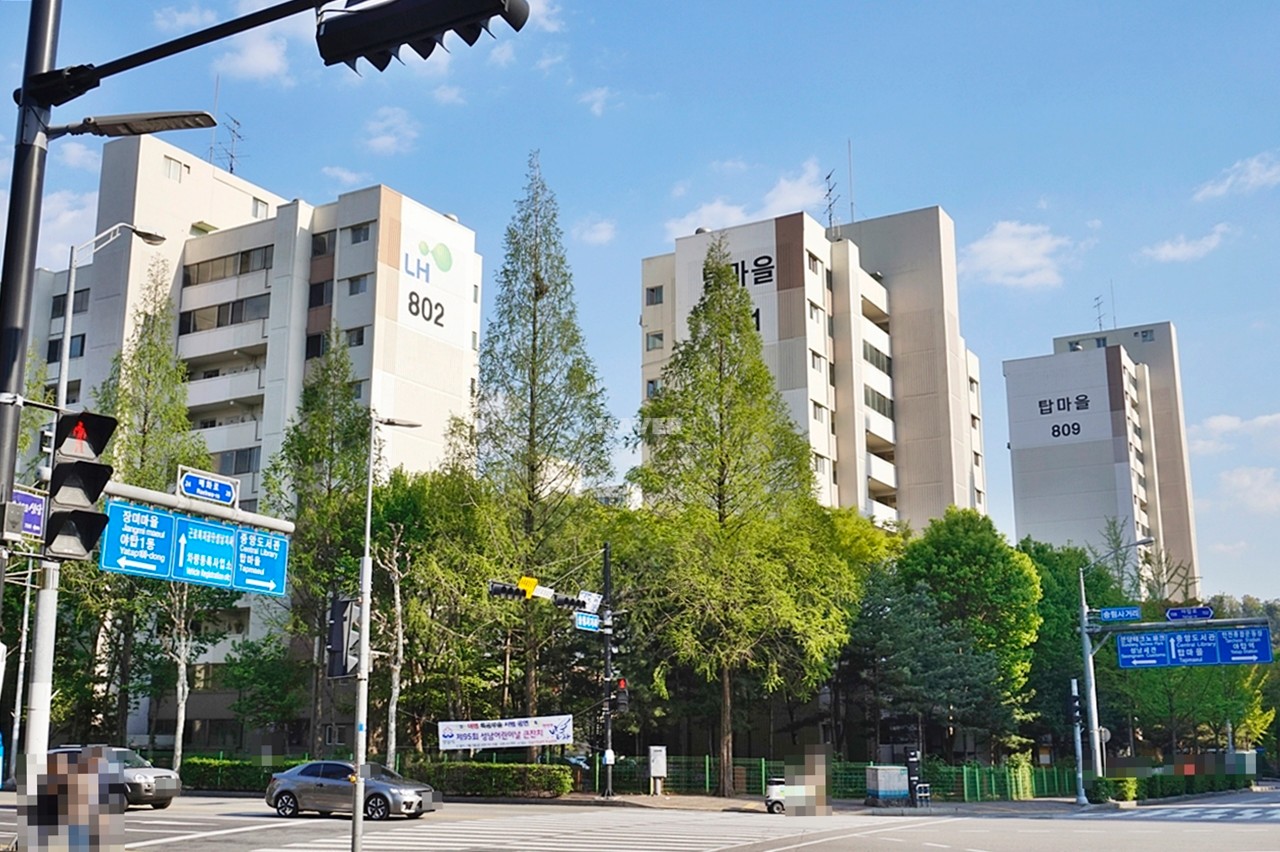 Building entrance with signage
