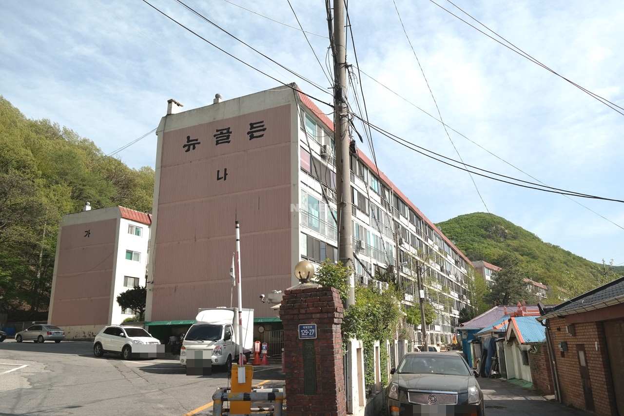 Building entrance with signage