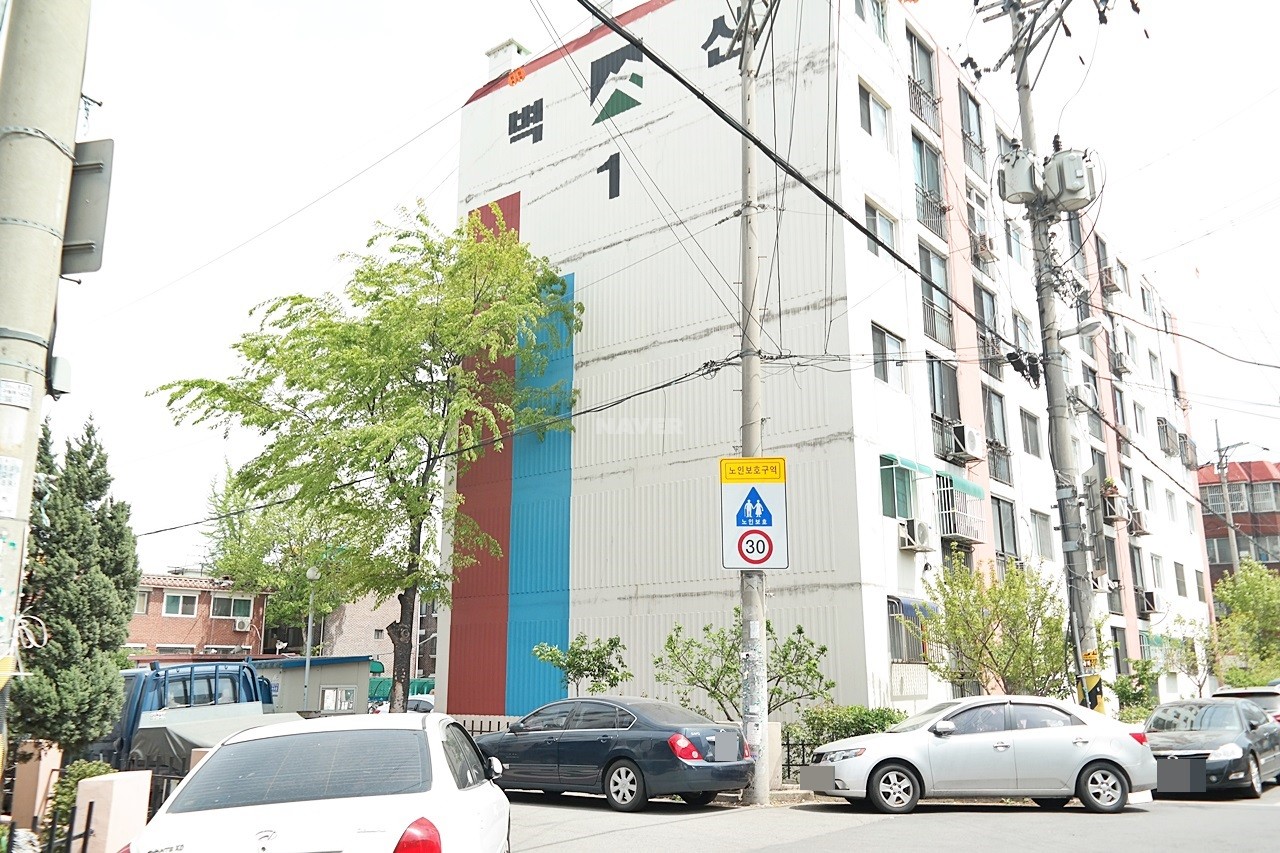 Building entrance with signage