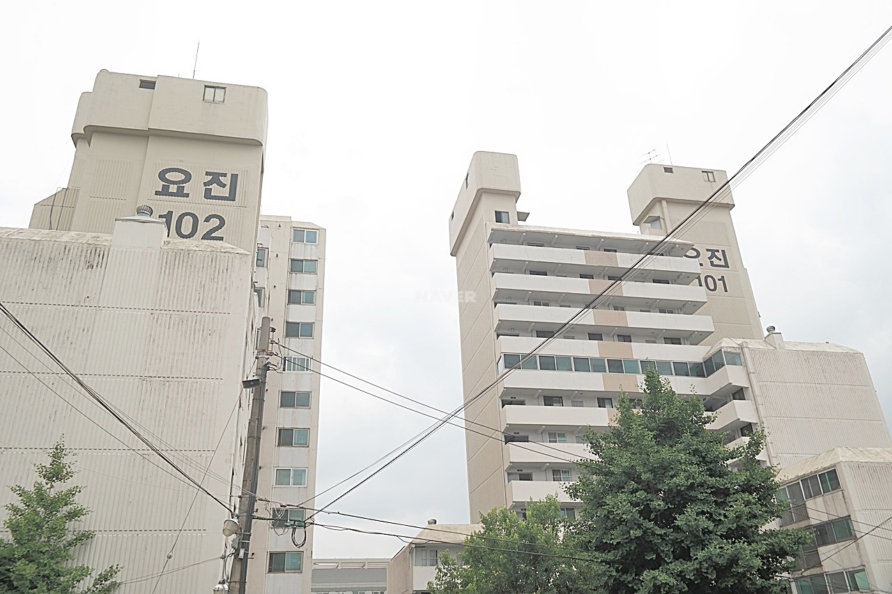 Building entrance with signage