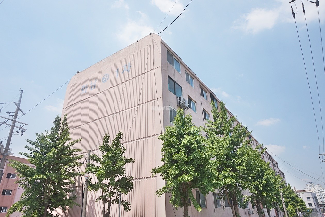 Building entrance with signage