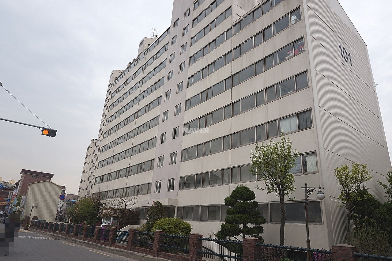 Building entrance with signage