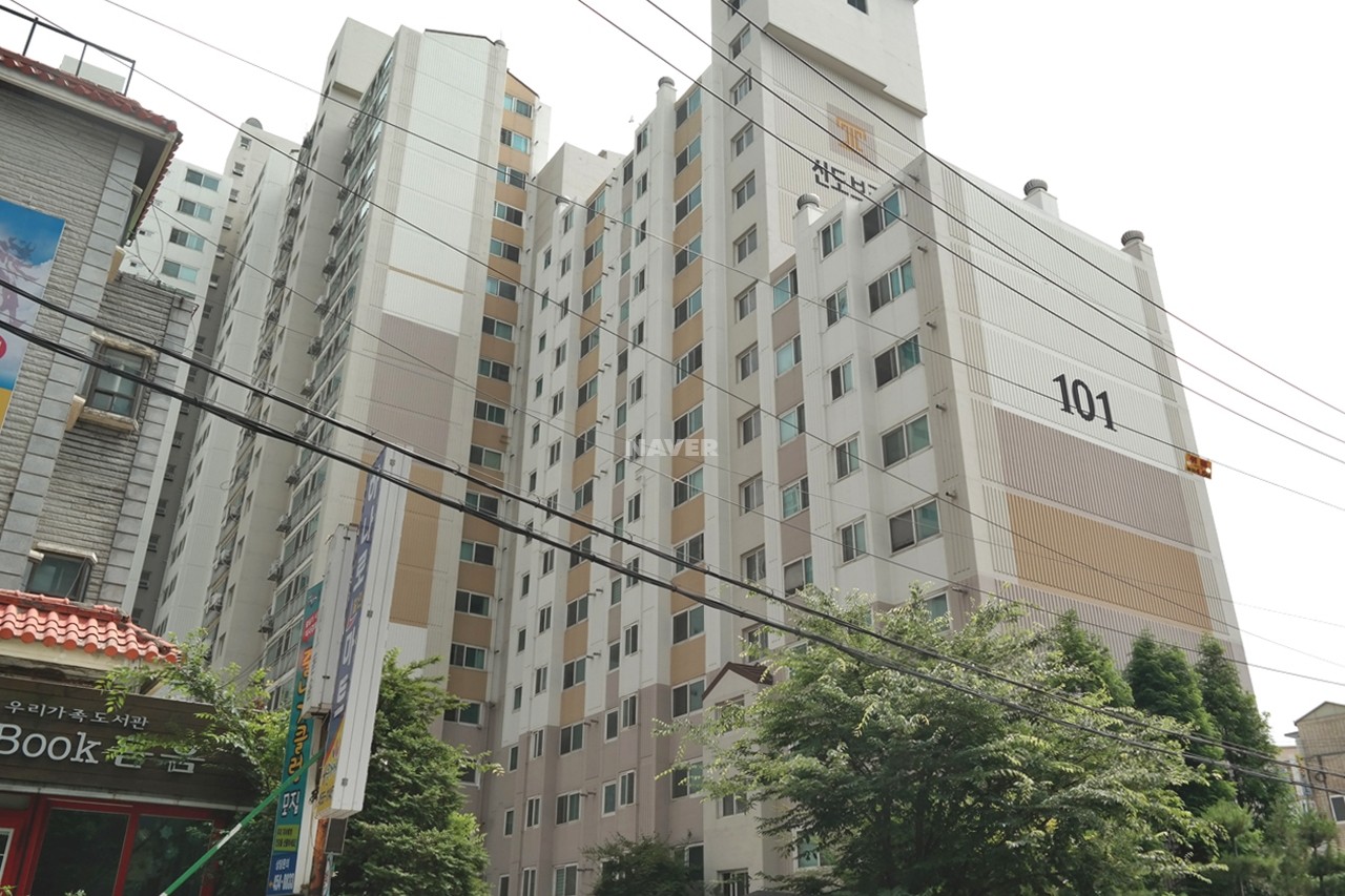 Building entrance with signage