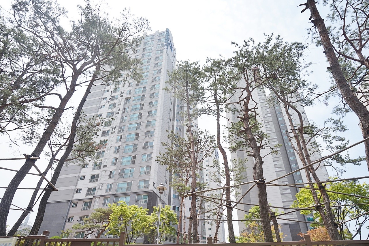 Building entrance with signage