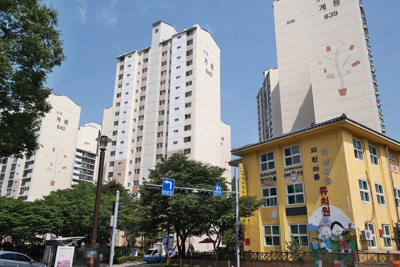 Building entrance with signage