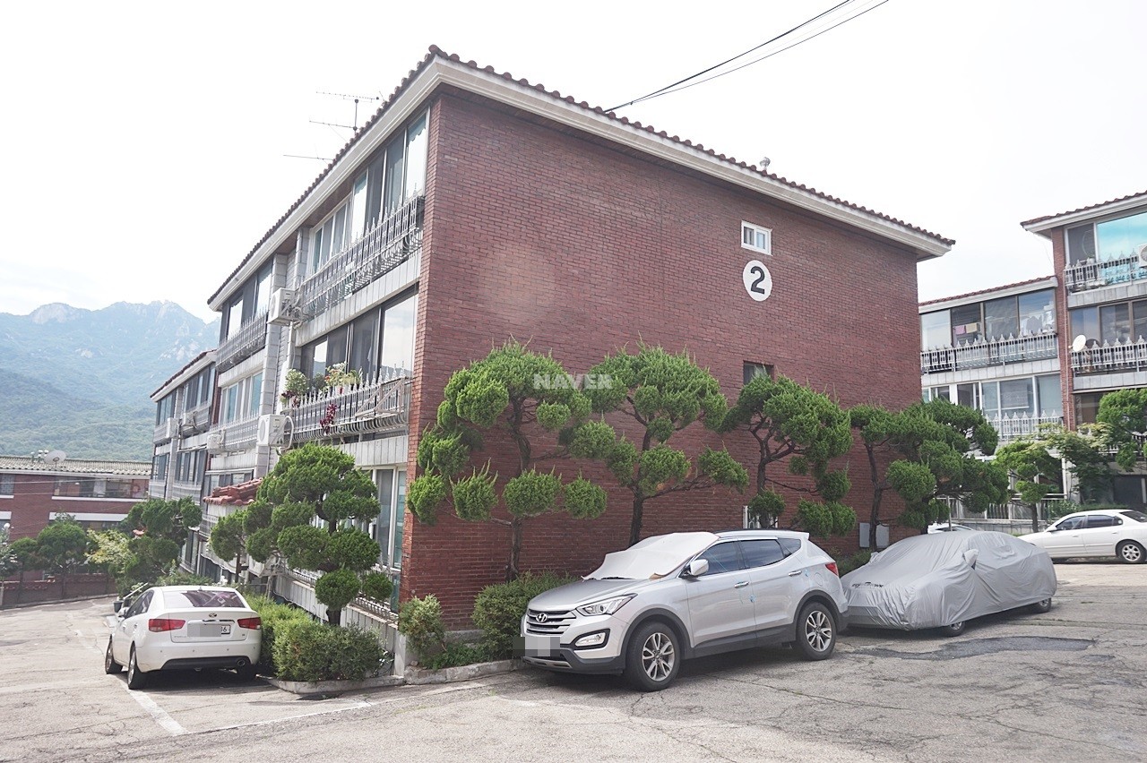 Building entrance with signage
