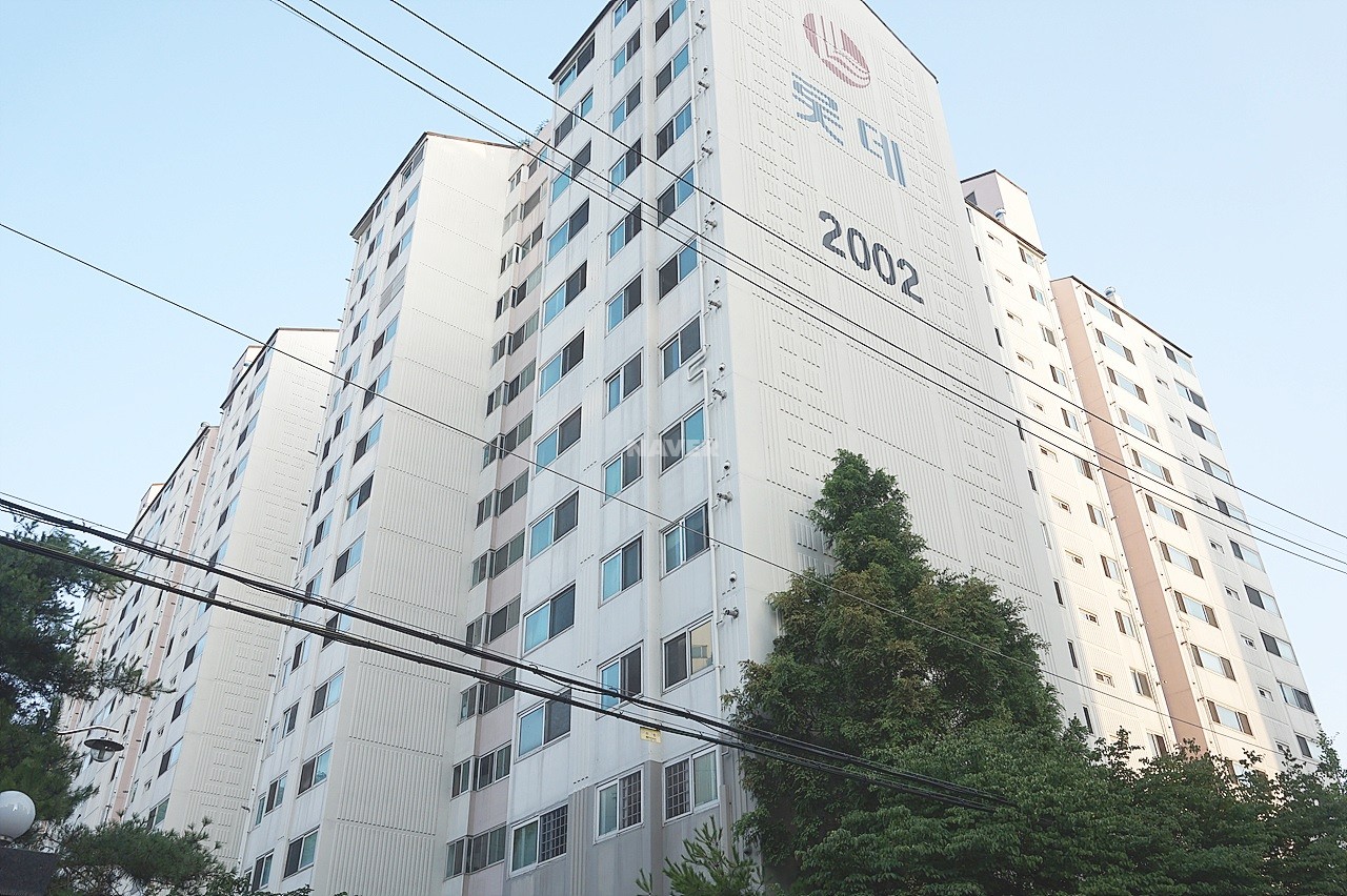 Building entrance with signage