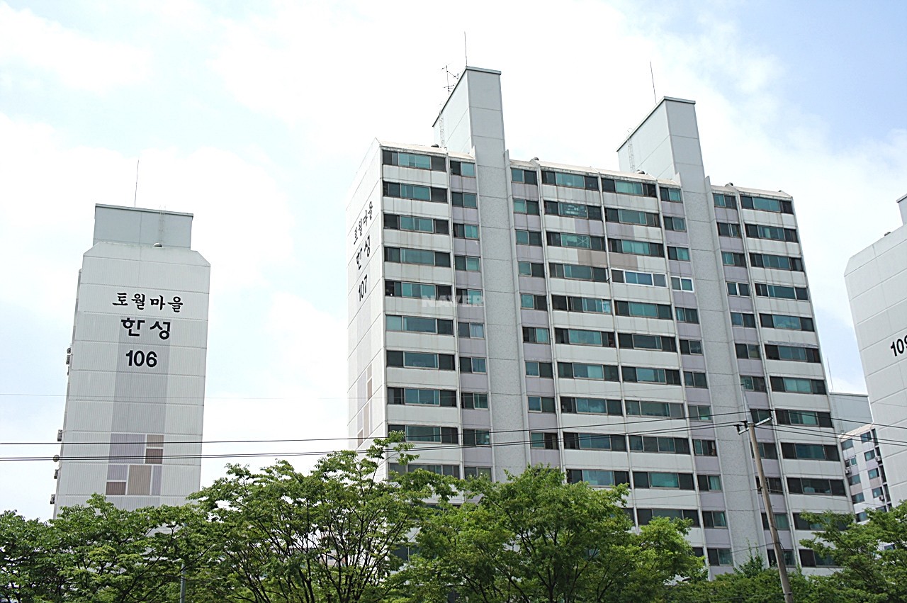 Building entrance with signage