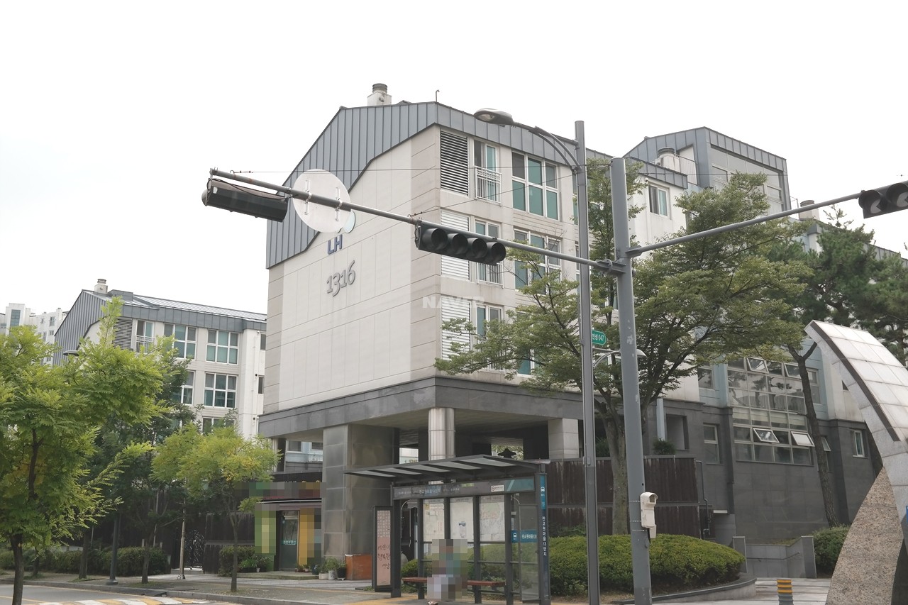 Building entrance with signage