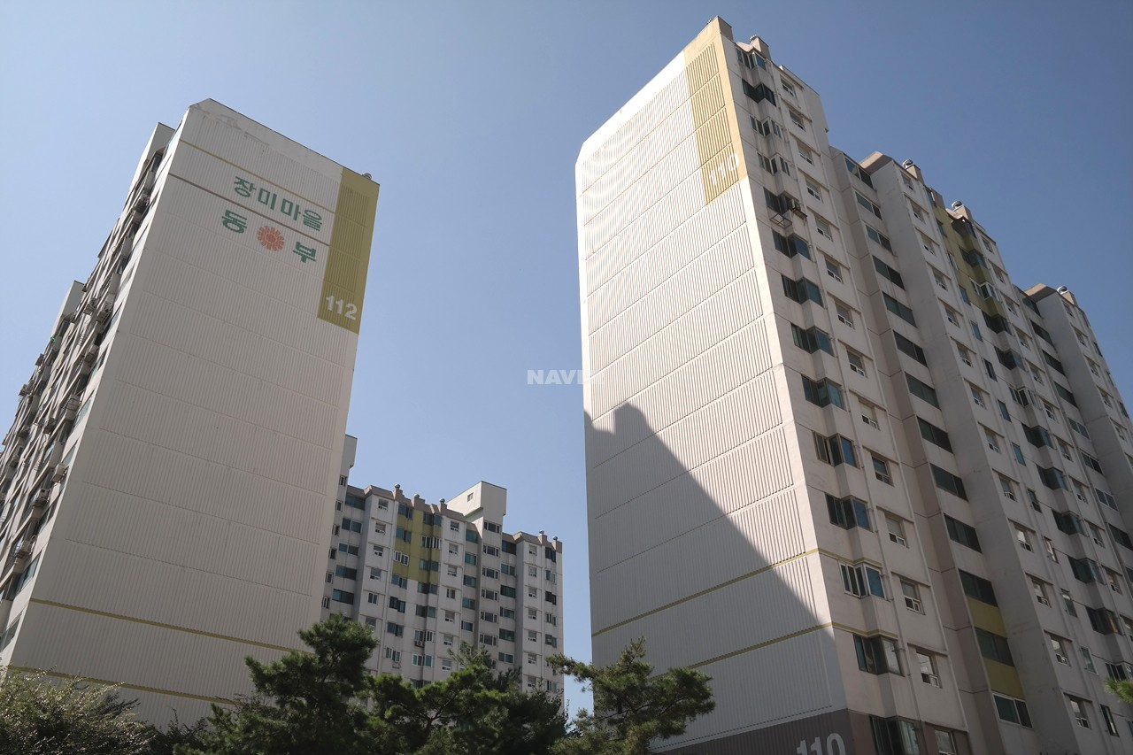 Building entrance with signage