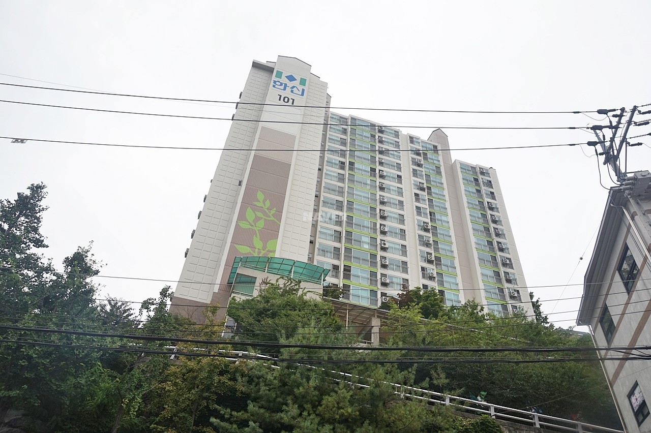 Building entrance with signage