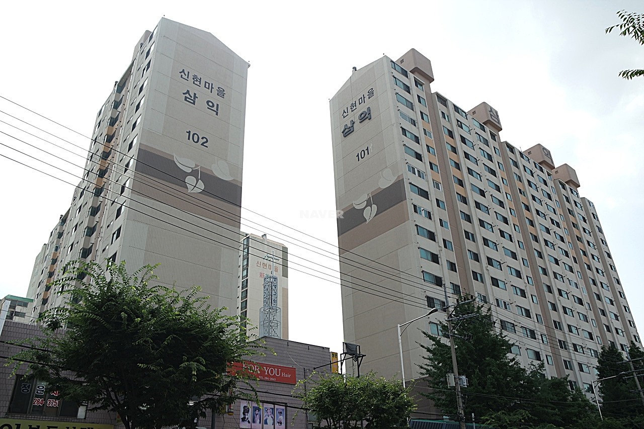 Building entrance with signage
