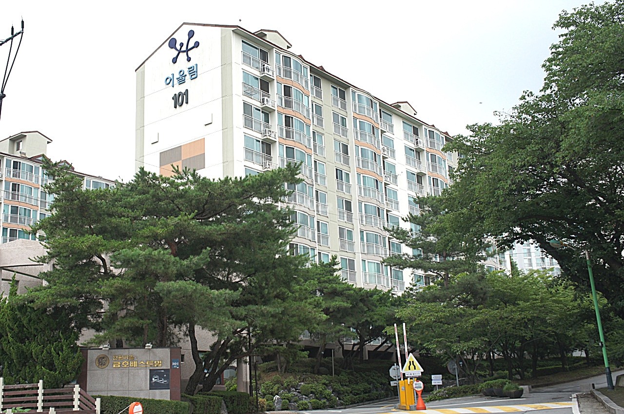 Building entrance with signage