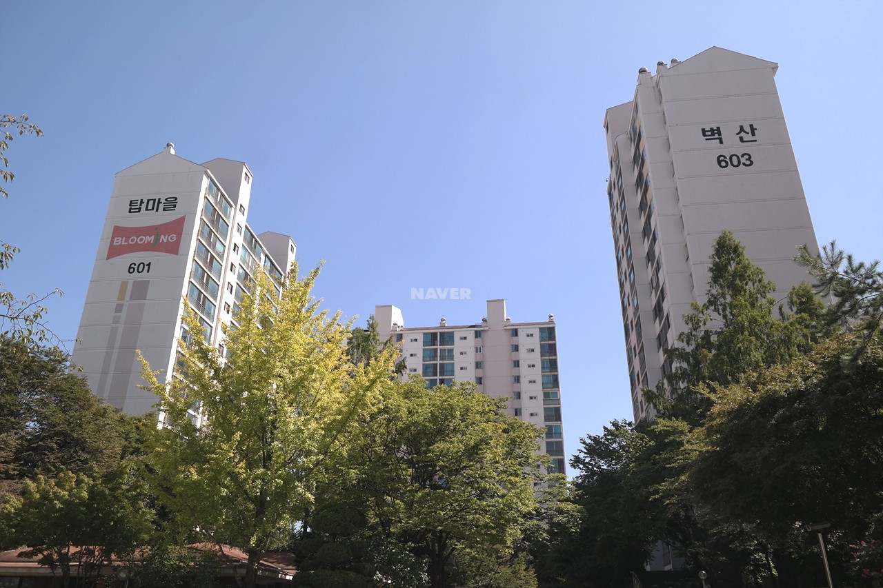 Building entrance with signage