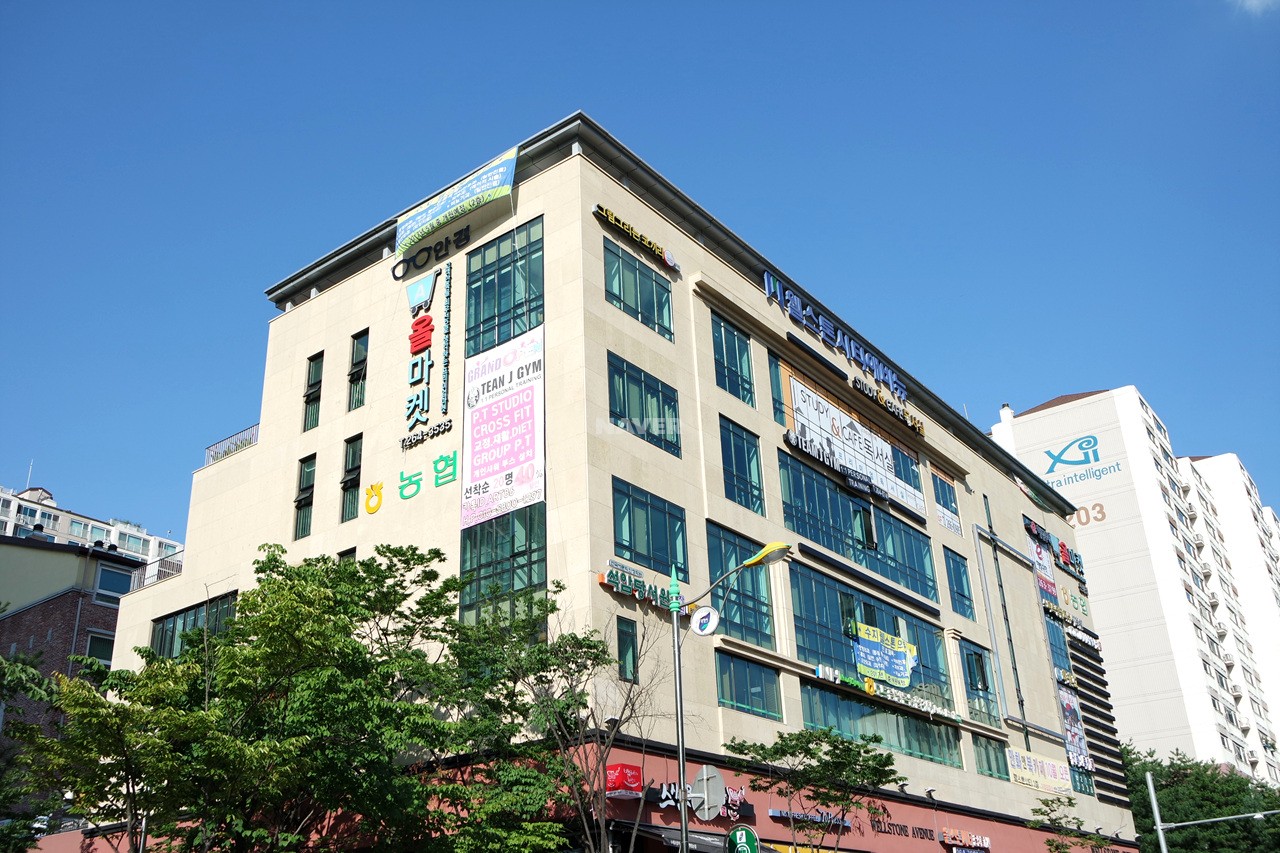 Building entrance with signage