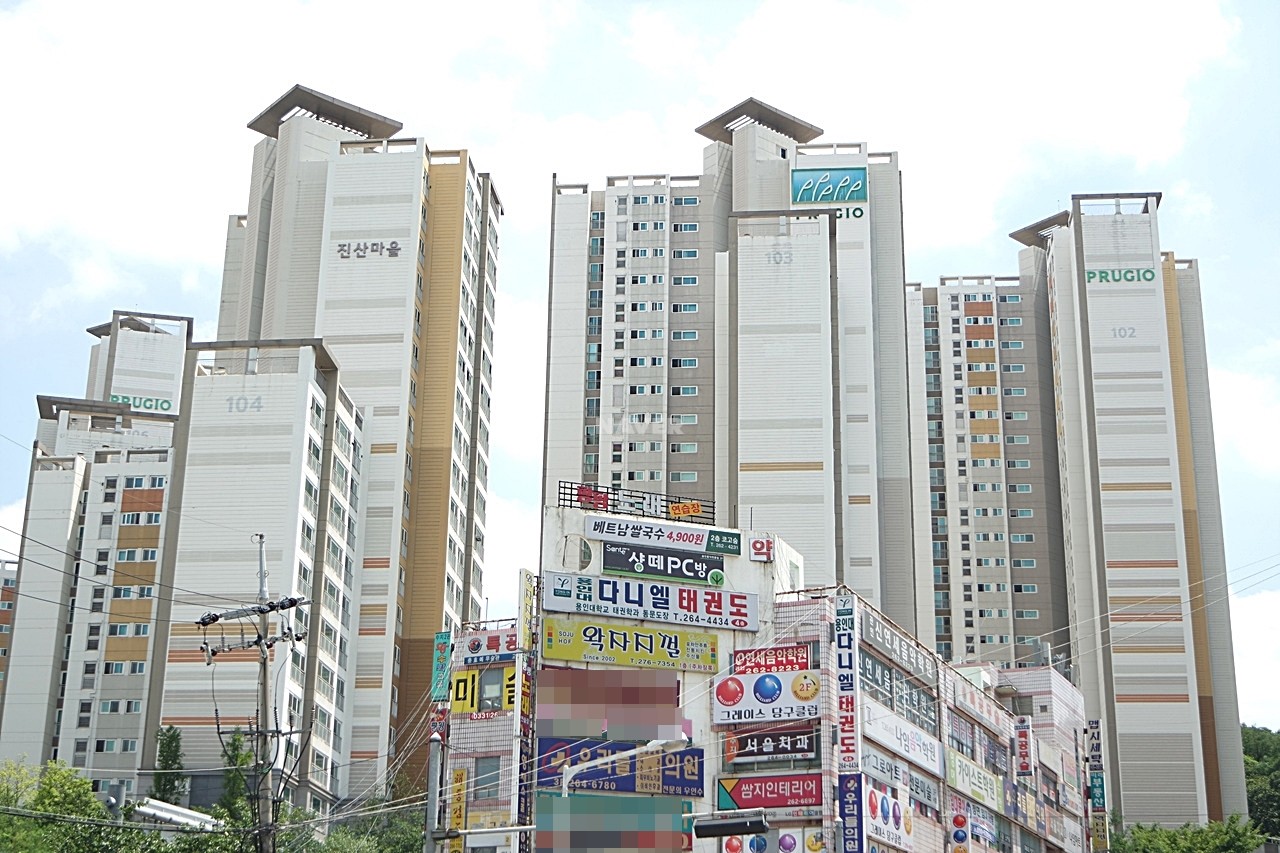 Building entrance with signage