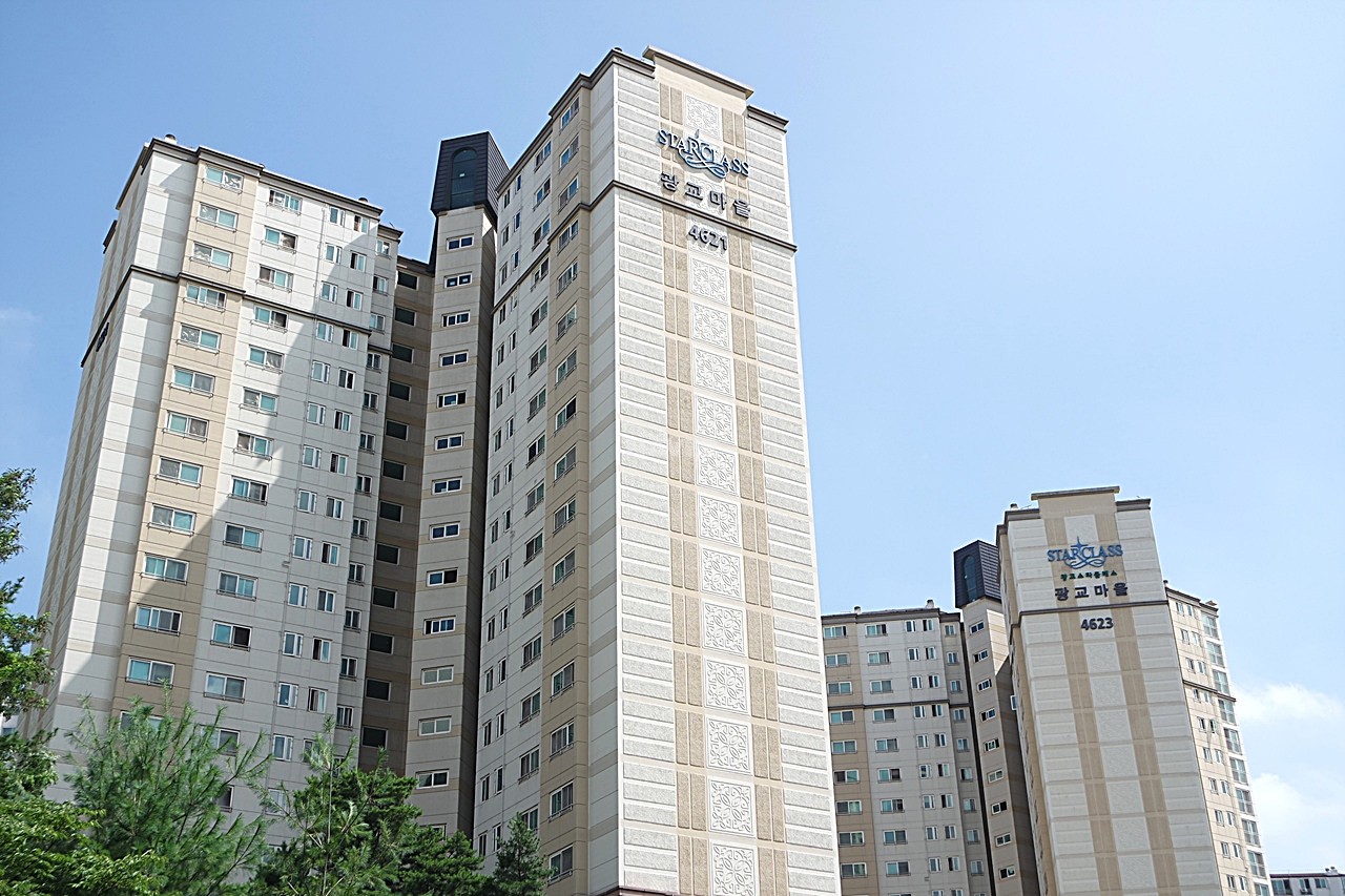 Building entrance with signage