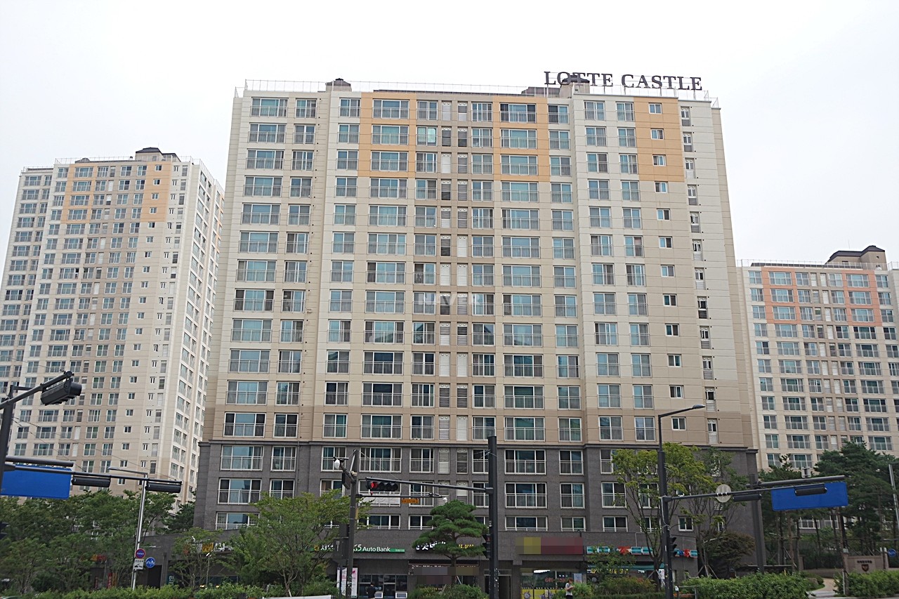 Building entrance with signage