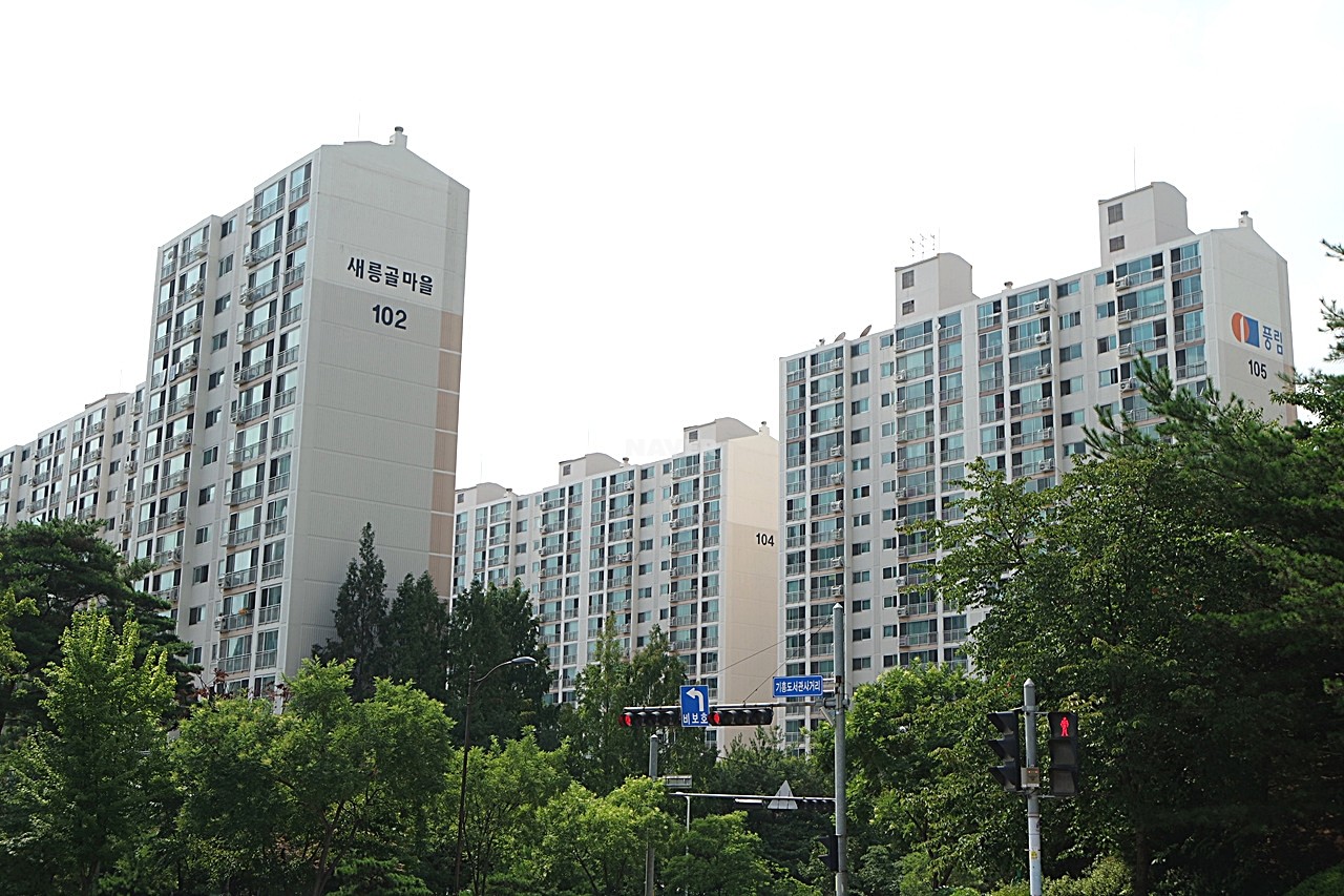 Building entrance with signage
