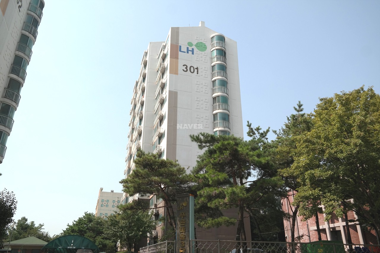 Building entrance with signage