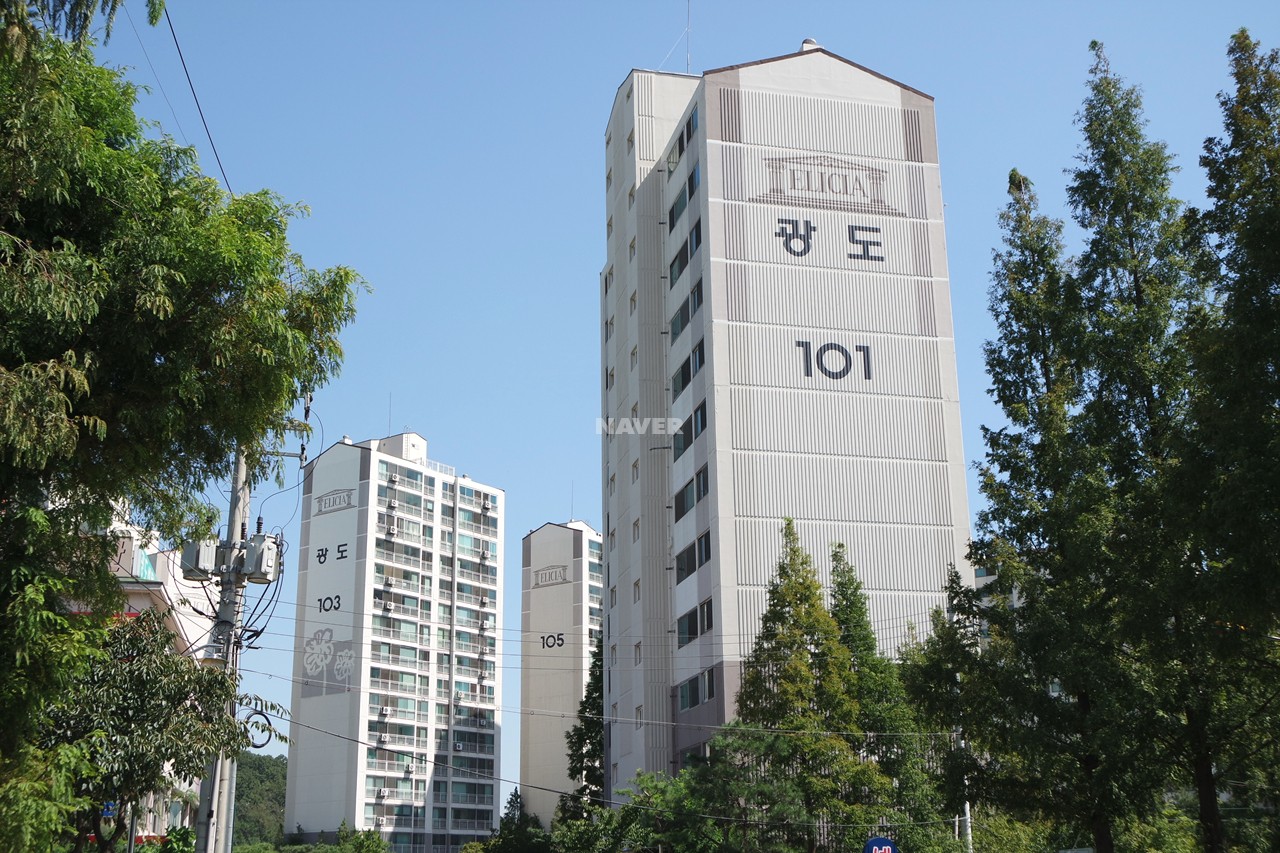 Building entrance with signage
