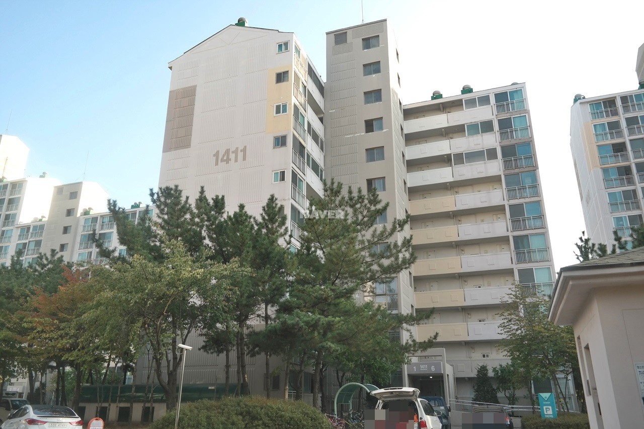 Building entrance with signage