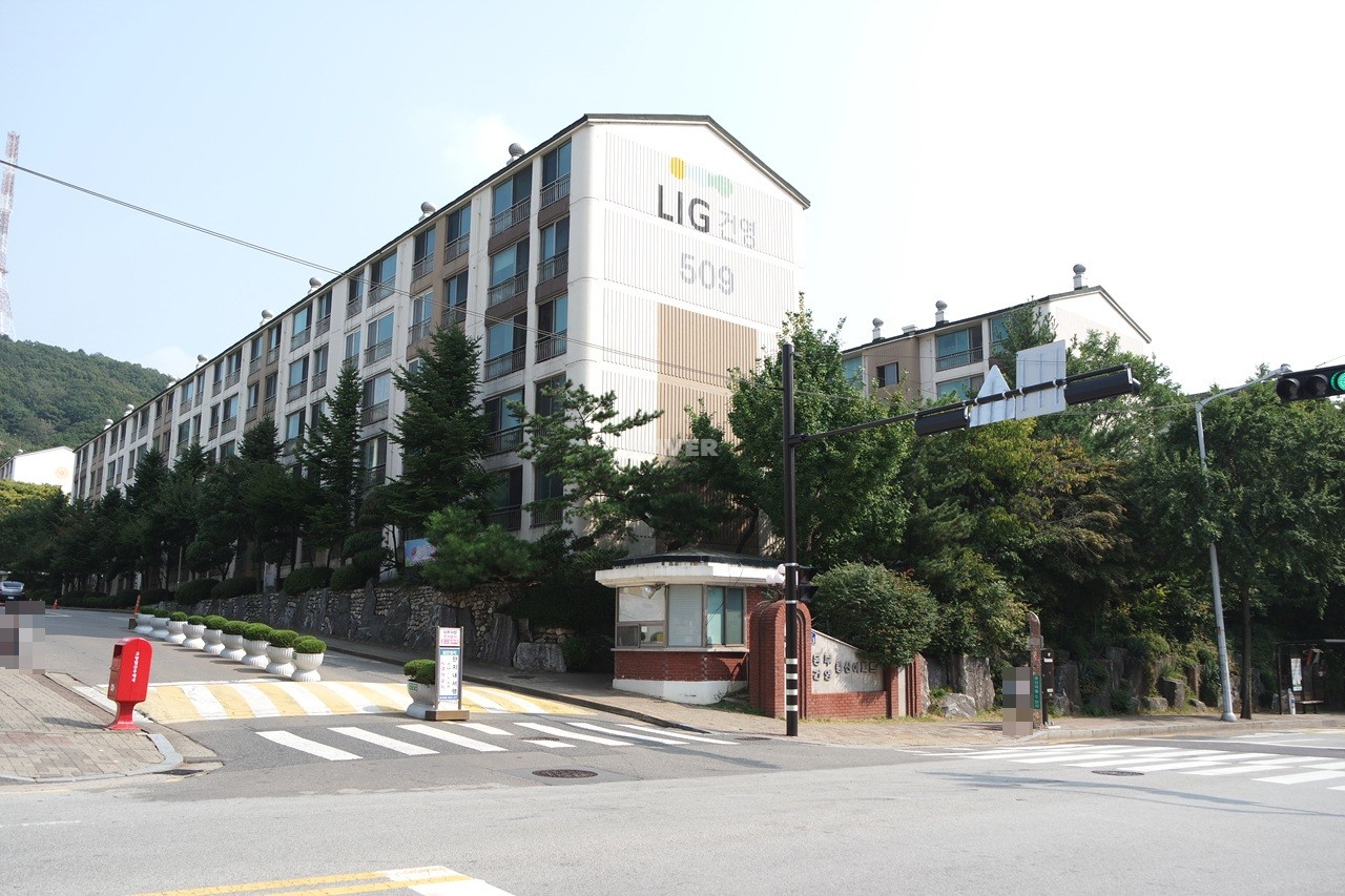 Building entrance with signage