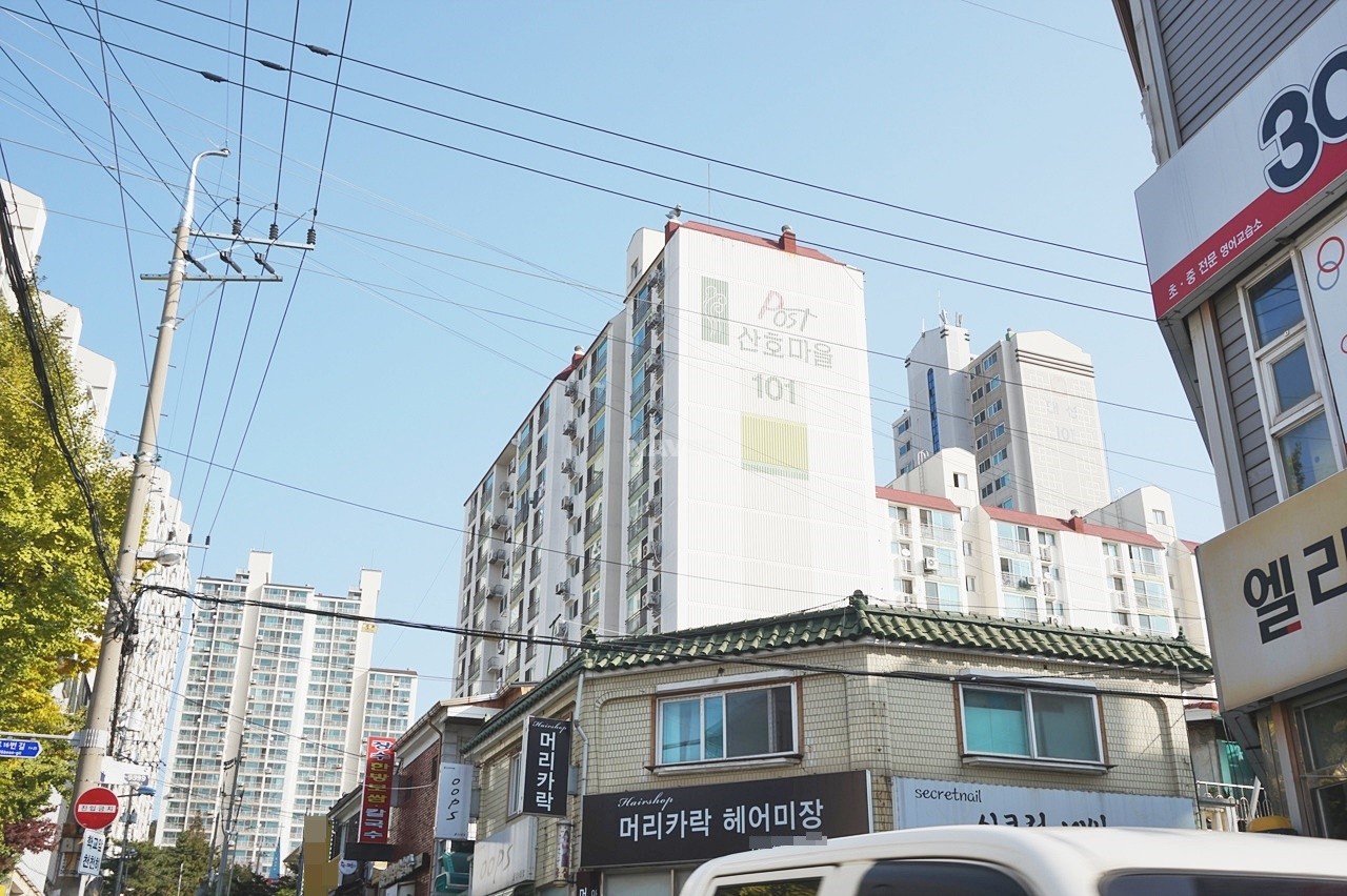 Building entrance with signage