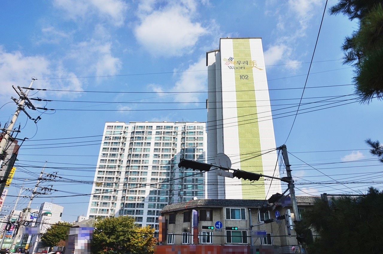 Building entrance with signage