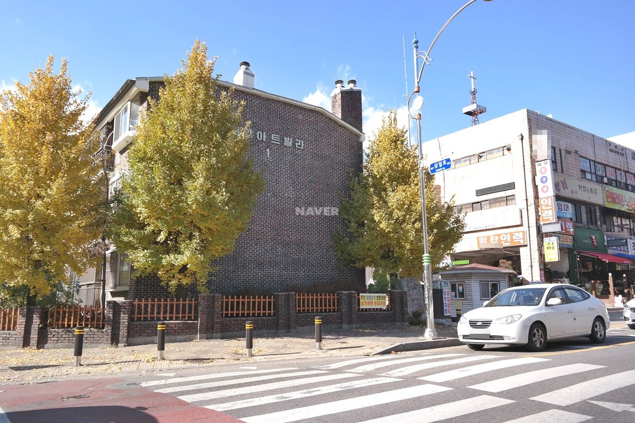 Building entrance with signage
